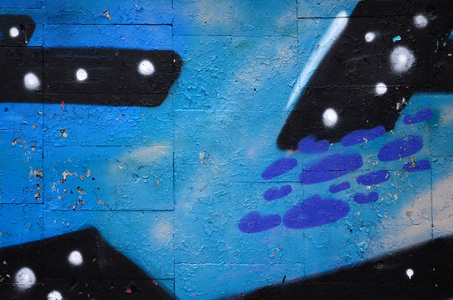 一个涂鸦绘制的碎片，使用轮廓应用在墙上，借助罐装气溶胶涂料在彩色填充区域。 街头艺术和破坏的背景纹理