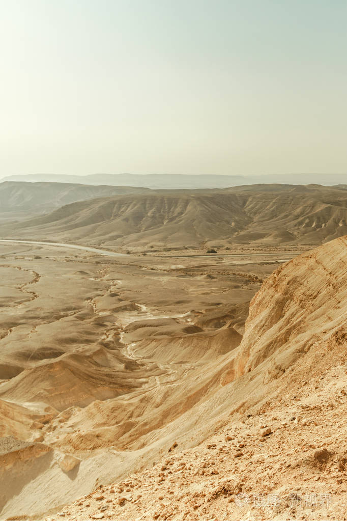 以色列干旱中东荒野的向景观观