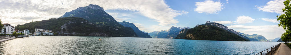 乌尔纳湖是阿尔卑斯山瑞士卢塞恩附近四州湖的一部分