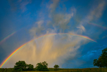 雨后彩虹图片