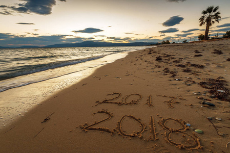 2018写在沙滩上, 旅游2018新年概念
