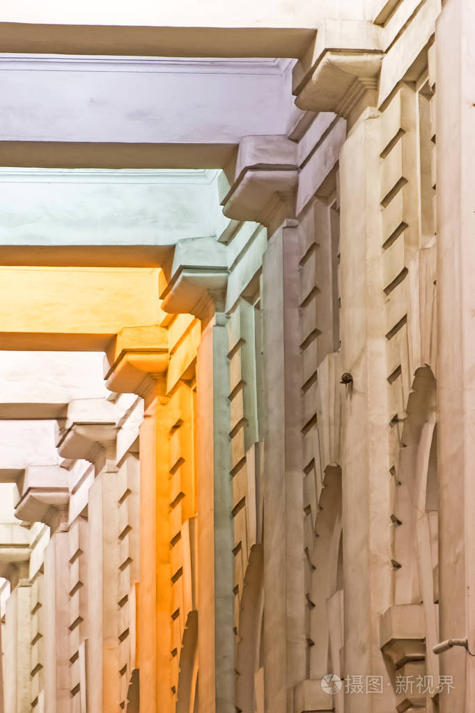 st. 圣彼得堡古柱拱排多色照明