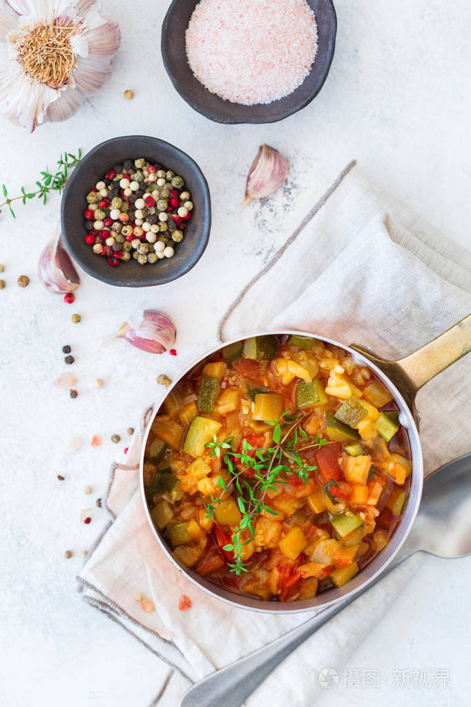 stewpan炖法式炖菜的有机蔬菜