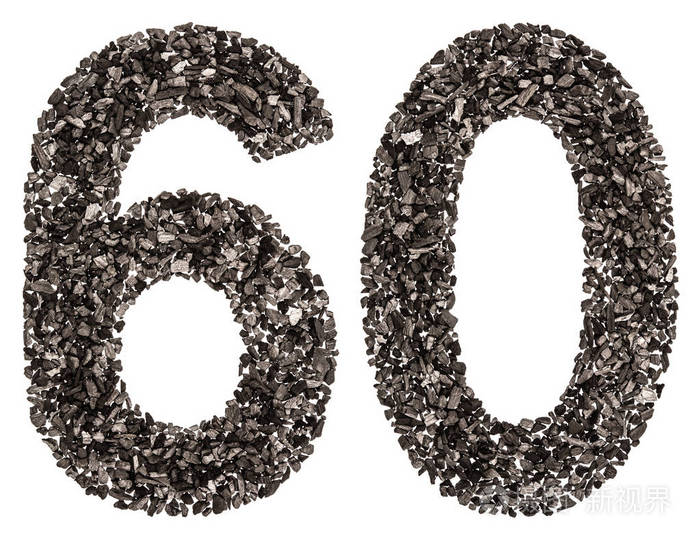阿拉伯数字60六十从黑色的天然木炭隔离
