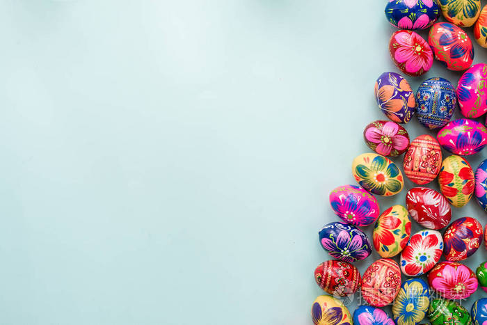 复活节彩蛋蓝色背景