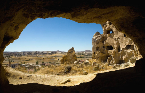 从 Chavushin 山的洞穴看