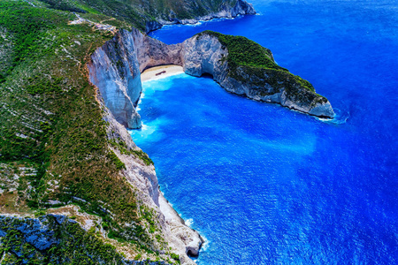 扎金索斯岛，Gr Navagio 沉船 海滩的鸟瞰图