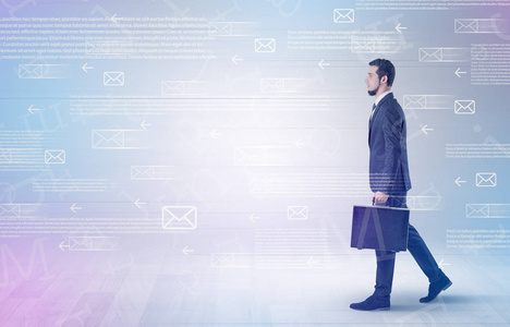 与周围的人图片