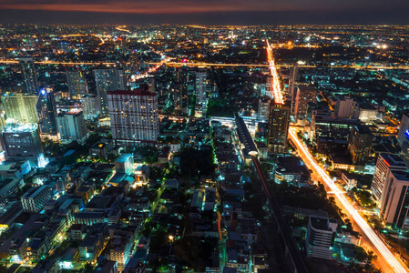 大城市的看法在泰国曼谷从高度夜 v