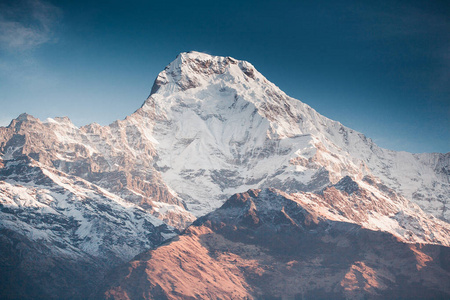 尼泊尔喜马拉雅地区的布尔纳山脉