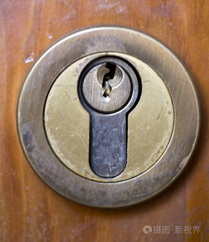 陈旧生锈和尘土飞扬的锁眼壁纸.老式钥匙孔在老窝照片-正版商用图片10