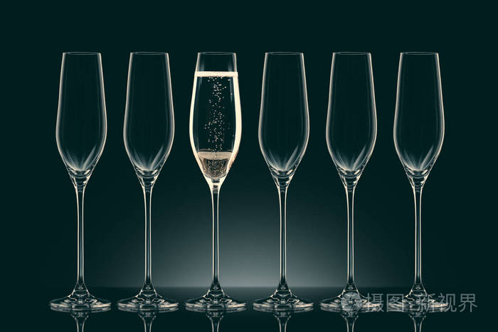 5个空玻璃杯和一个带香槟的黑玻璃杯