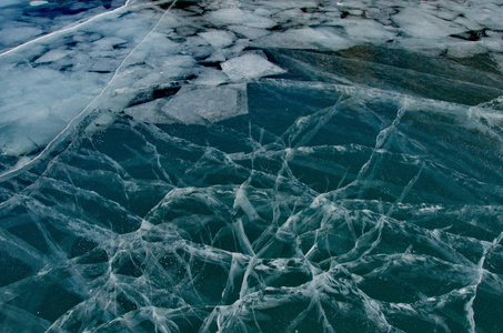 贝加尔湖冰的质地。