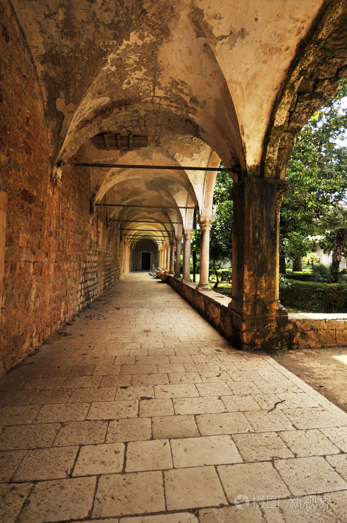 克罗地亚lokrum岛benedictine修道院走廊