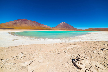 绿色泻湖或 拉古娜, 冰冻盐 lakeroad 之旅著名的乌尤尼盐平, 旅游目的地在玻利维亚。白雪皑皑利坎卡武尔火山, 59