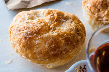 伊兹密尔 boyoz  圆 borek 与茶