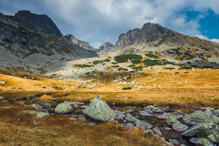 波兰 Tatra 山脉五湖流域的秋季