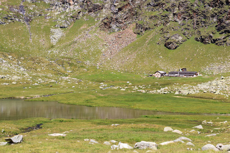 Spronser 湖和高山小屋 Oberkaseralm 在特塞尔小组, 南蒂罗尔