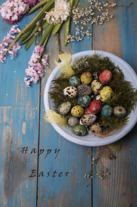快乐复活节概念与鸡蛋装饰