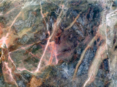 大理石质地和淡粉红色的铁锈色裂纹