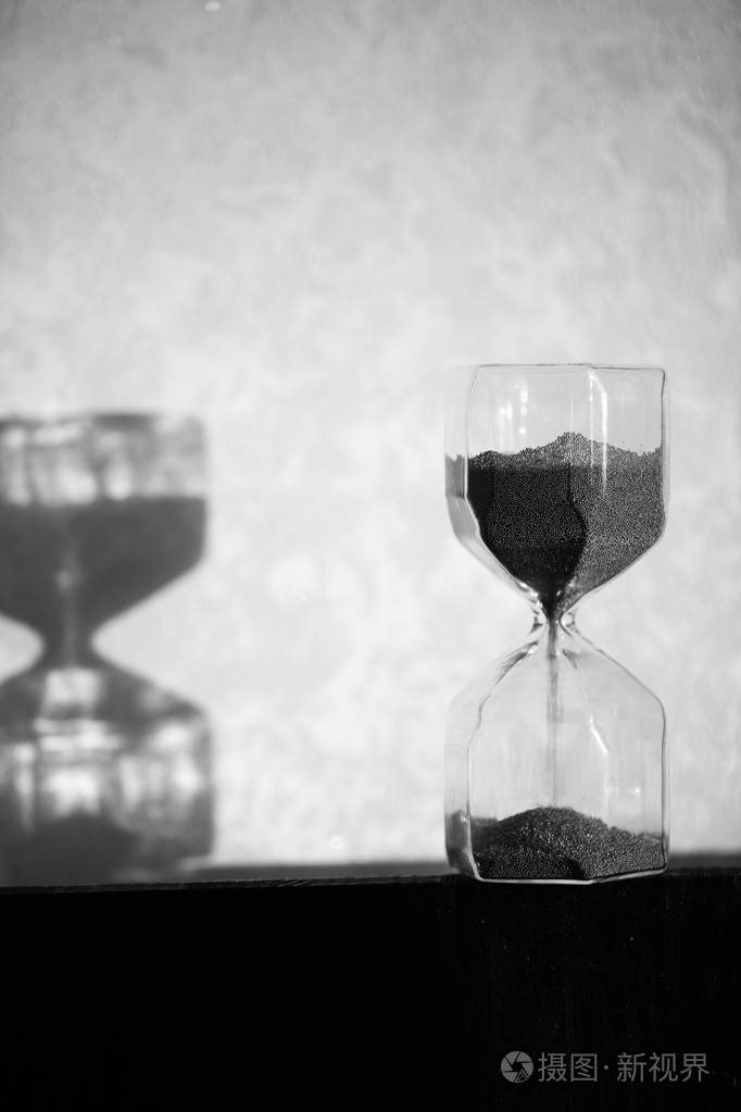 时间流逝的概念为业务的期限, 紧迫性和运行时间.