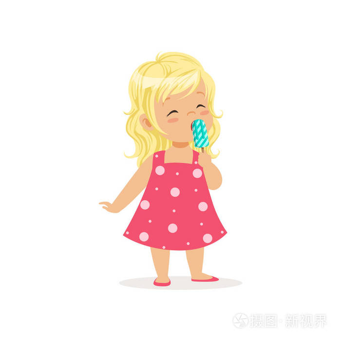 美丽的小女孩享受美味的冰淇淋.夏季美味的甜点.