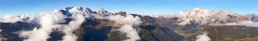 装入 Marmolada 的全景视图