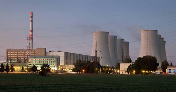 Jaslovske 波胡尼斯核电站的夜景