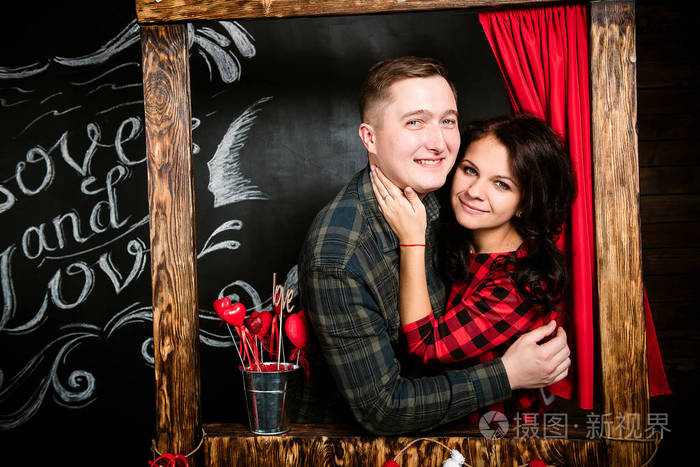 在装饰与心工作室在情人节, 约会照片-正版商用图片10uhub-摄图新
