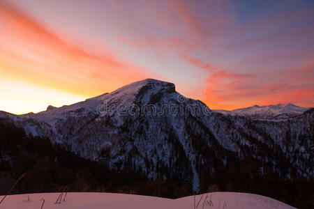 高山日落冬季图片