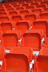 空的红色体育场座位图片