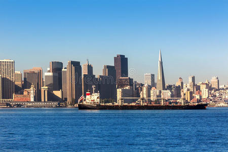 从金银岛看加利福尼亚旧金山天际线