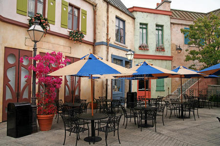 空荡荡的经典欧式街边咖啡馆图片