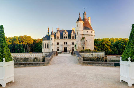 法国日落时的切农城堡