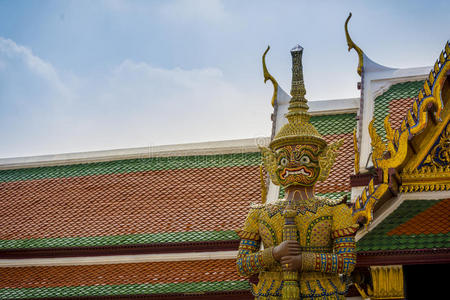 巨大的恶魔守卫着一个出口在瓦法卡尤，曼谷。