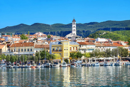 地中海沿岸城镇克里克文尼察的景色。 克罗地亚