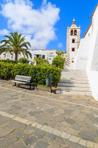 迈出美丽的圣玛丽亚大教堂圣玛丽亚德贝坦库里亚费恩图文图拉加那利群岛西班牙