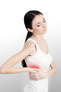 身体疼痛。女人有强烈的脊柱疼痛和健康问题。患有痛的感觉，背痛，握着她的背上的手位美丽的年轻女子的画像。卫生保健的概念。高分辨率
