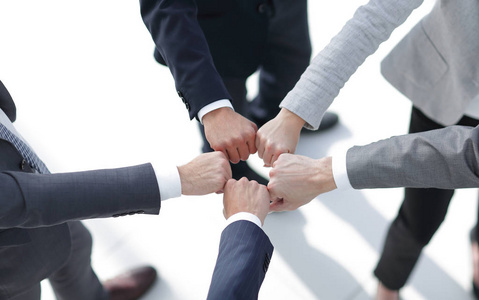 将这两个放在一起年轻人将手放在一起照片