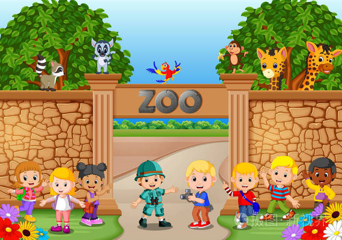 孩子们在动物园里和动物园管理员和动物玩耍