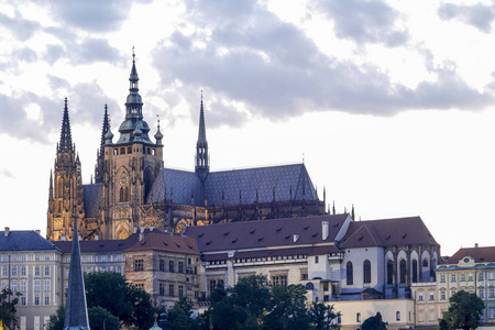 布拉格城堡和 St. 圣维特大教堂的看法从 Vltav
