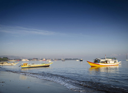 东帝汶帝力海滩的传统渔船