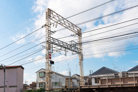 日本列车轨道上的铁路电力电缆