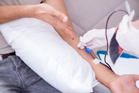 医院门诊输血病人照片