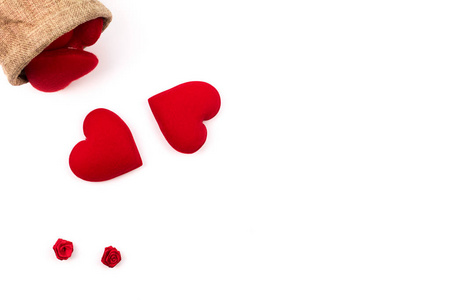 红色的心在白色的背景。与复制空间和使用作为情人节的概念, 爱的概念。婚礼日, 情人节的象征