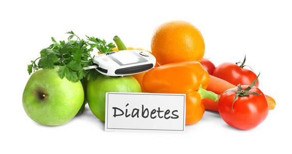 数字血糖, 水果和蔬菜的白色背景。糖尿病饮食