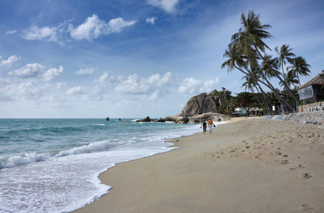 泰国KohSamui萨美岛人在海滩上