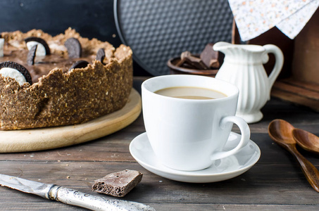 巧克力芝士蛋糕和咖啡杯