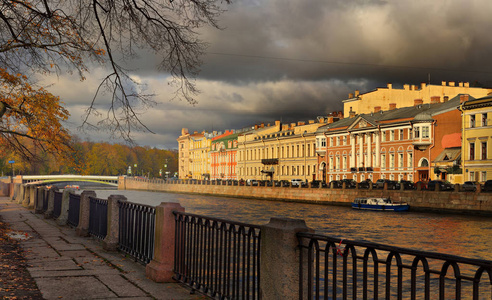 在圣彼得堡的丰坦卡运河河的堤防