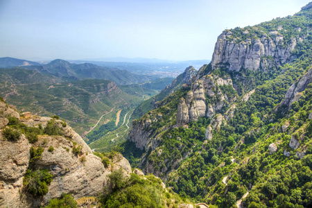 西班牙加泰罗尼亚蒙特塞拉特山的具体景观。